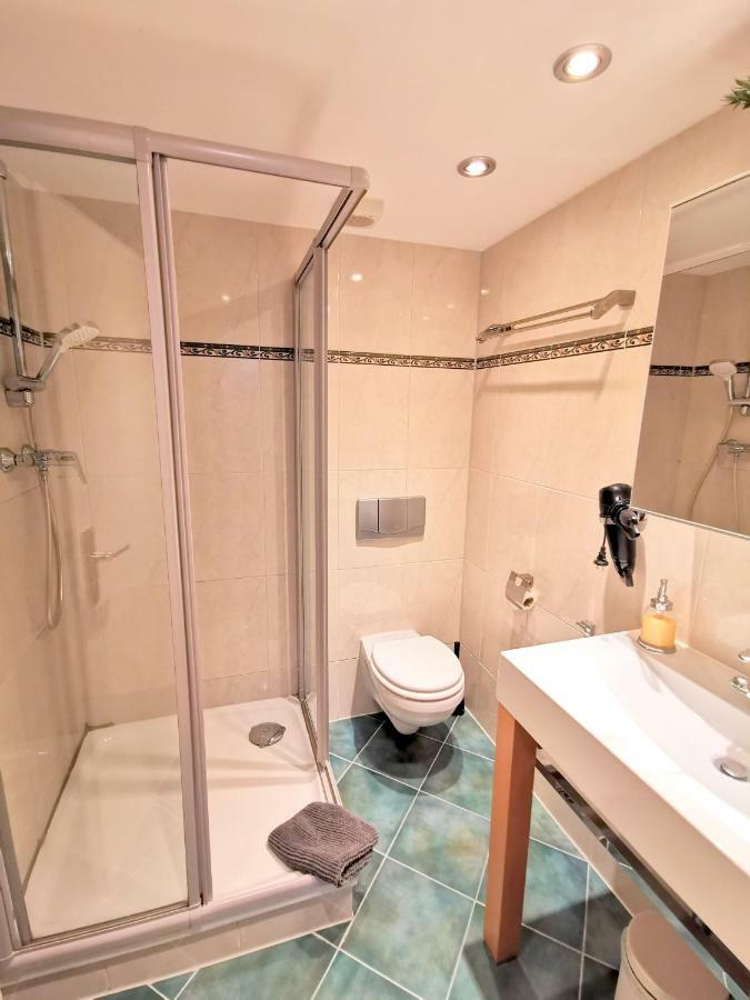 Gastein By Rockchair Apartments L Superhost Status L 2 Bedrooms Boxspringbeds 1,5 Bathrooms - Cozy Family & Business Flair Welcomes You! Берлин Экстерьер фото